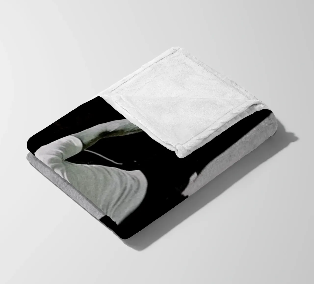 Steve McQueen Playing Frisbee coperta in pile da Gallery Print and Art Limited