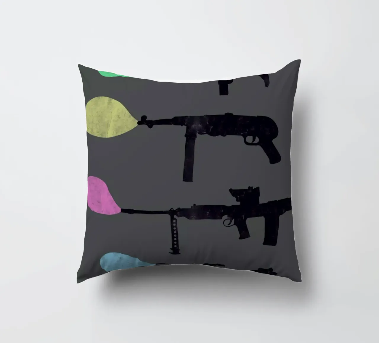 Bubble Guns cuscino da Tobe Fonseca