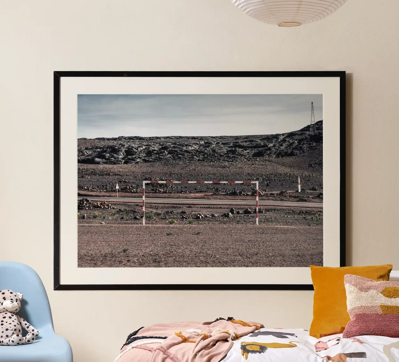 Mania Football Courts 1 Tazentout (Morocco) poster con telaio in legno da Mania Print Collection