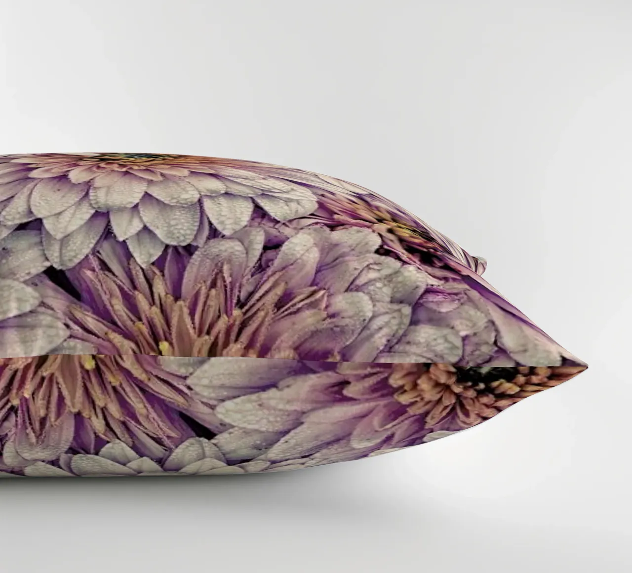 Wheeping Chrysanthemums cuscino da Curious Collections by Marielle Leenders