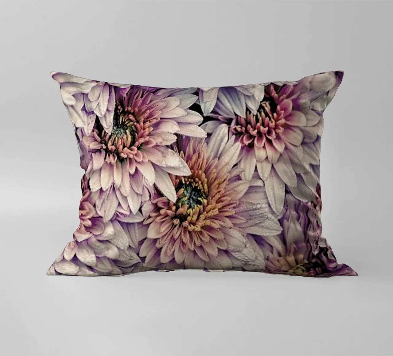 Wheeping Chrysanthemums cuscino da Curious Collections by Marielle Leenders