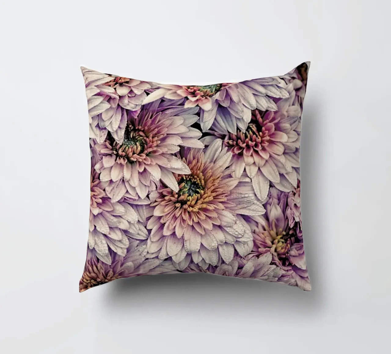 Wheeping Chrysanthemums cuscino da Curious Collections by Marielle Leenders