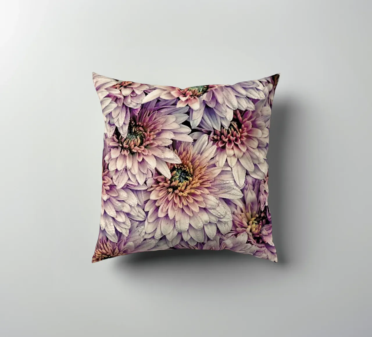 Wheeping Chrysanthemums cuscino da Curious Collections by Marielle Leenders