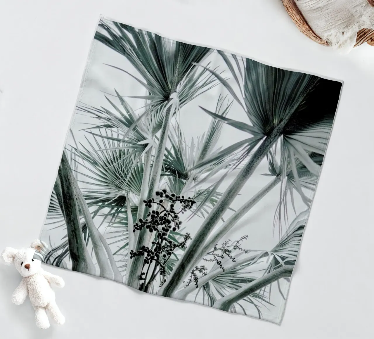 Beach Palm Fruits coperta in pile da Chris Abatzis
