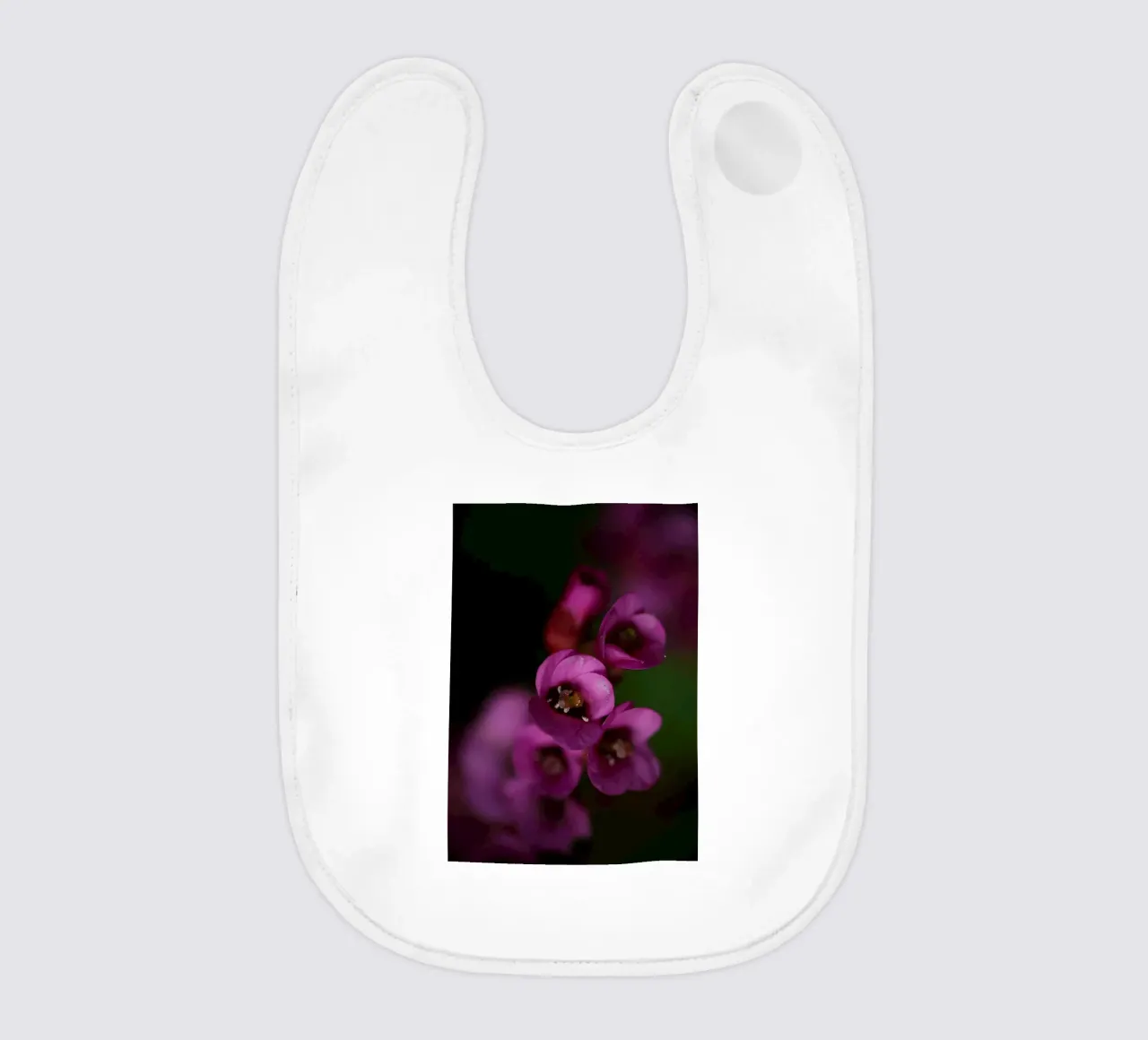 Lila Pyrola Blume Makro Babylätzchen von Renesme