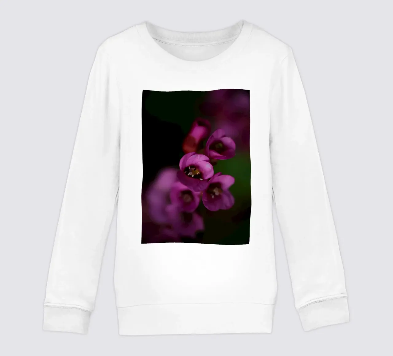 Paarse pyrola bloem macro kinder sweatshirt van Renesme