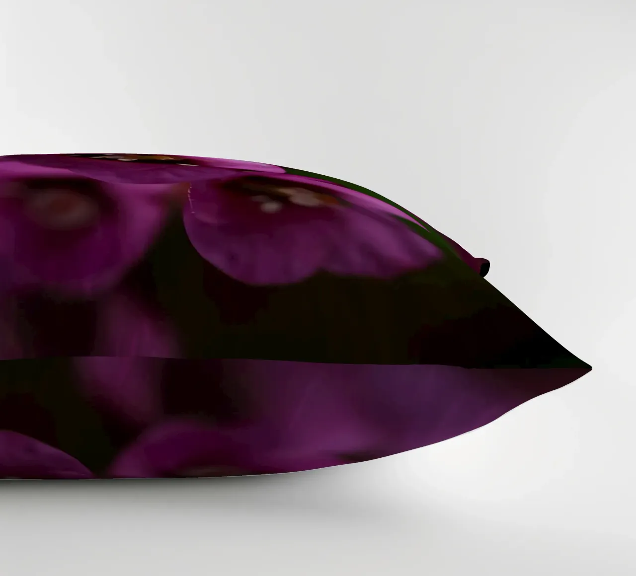 Macro de la flor de la pirola morada cojín de Renesme