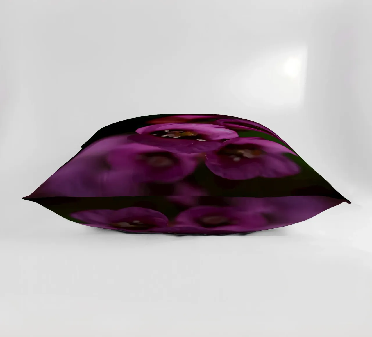 Macro de la flor de la pirola morada cojín de Renesme