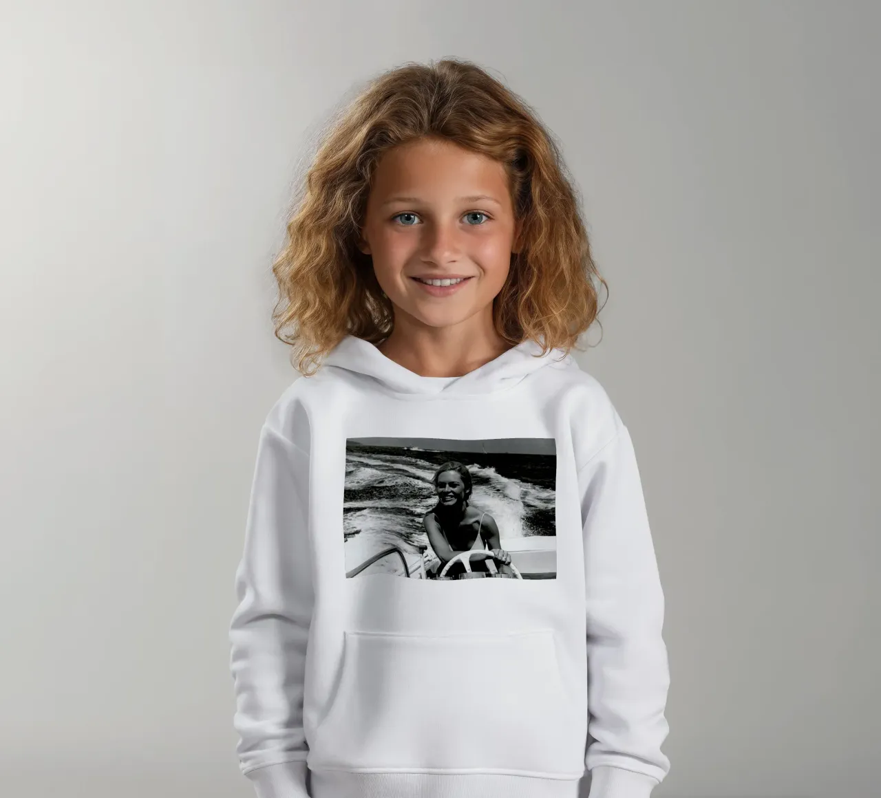 Karin Dor - You Only Live Twice felpa bambino con cappuccio da Gallery Print and Art Limited