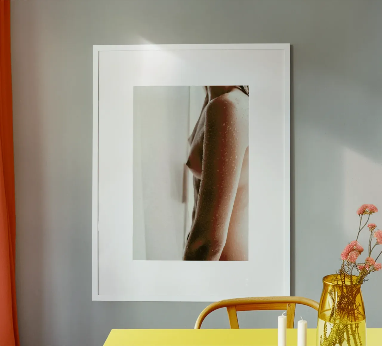 Skindrops 1 poster con telaio in legno da Chris Abatzis