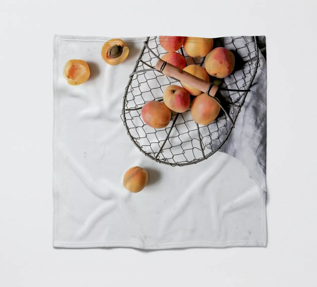 Aprikosenernte coperta in pile da Eat this