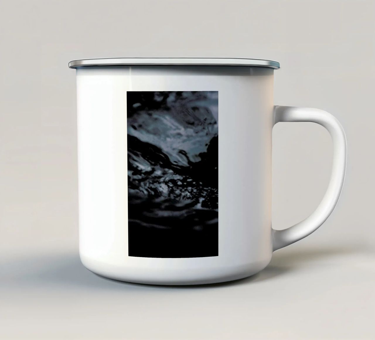 Water Pattern 4 tazza in smalto da Chris Abatzis