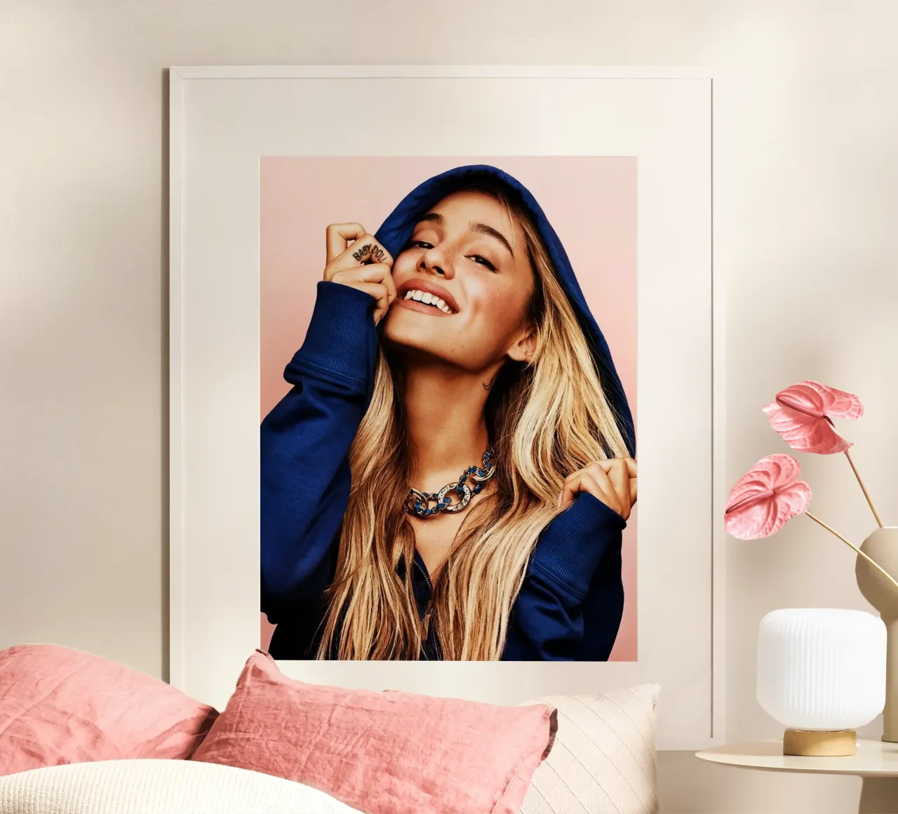 ARIANA GRANDE is beautiful singer poster con telaio in plastica da avissta