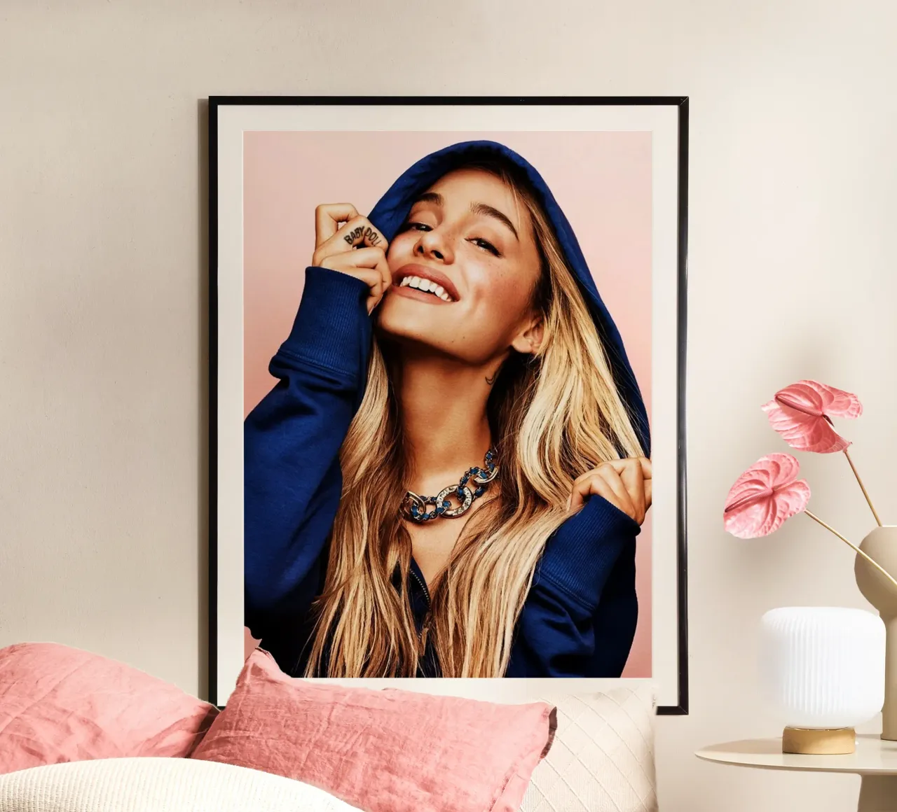 ARIANA GRANDE is beautiful singer poster con telaio in plastica da avissta