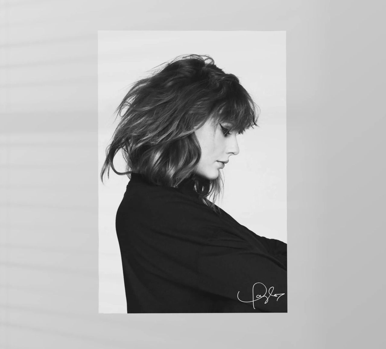 Taylor swift with signature pellicola backlit da avissta