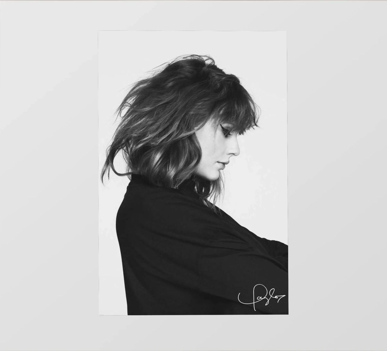 Taylor swift with signature pellicola backlit da avissta