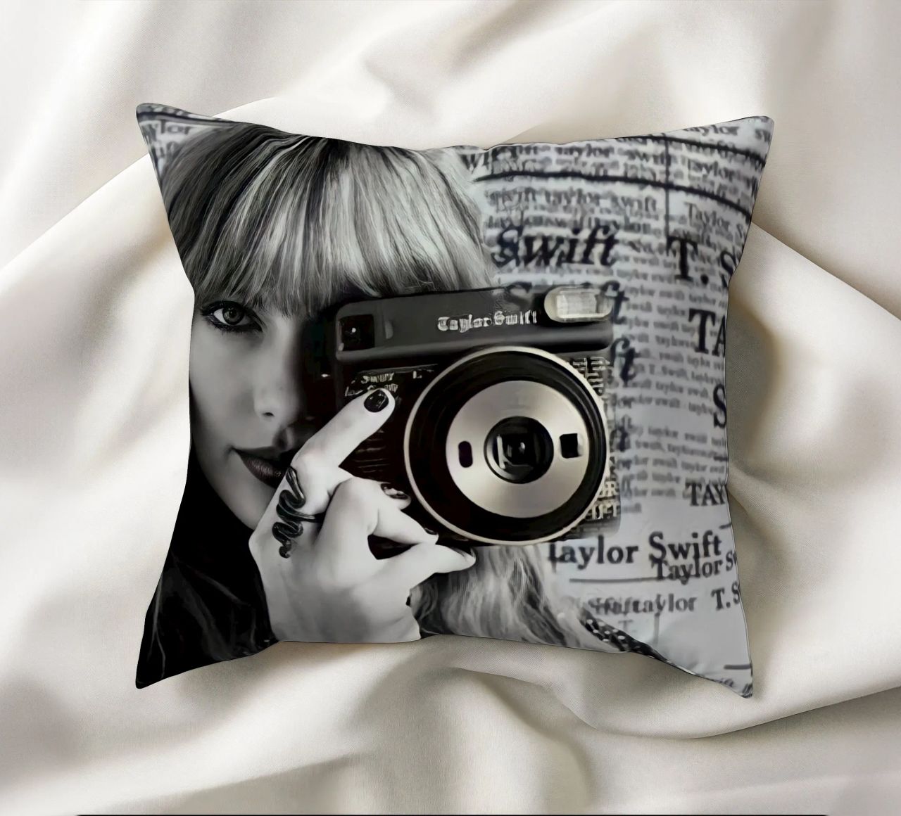 Taylor swift and clasic camera cuscino da avissta