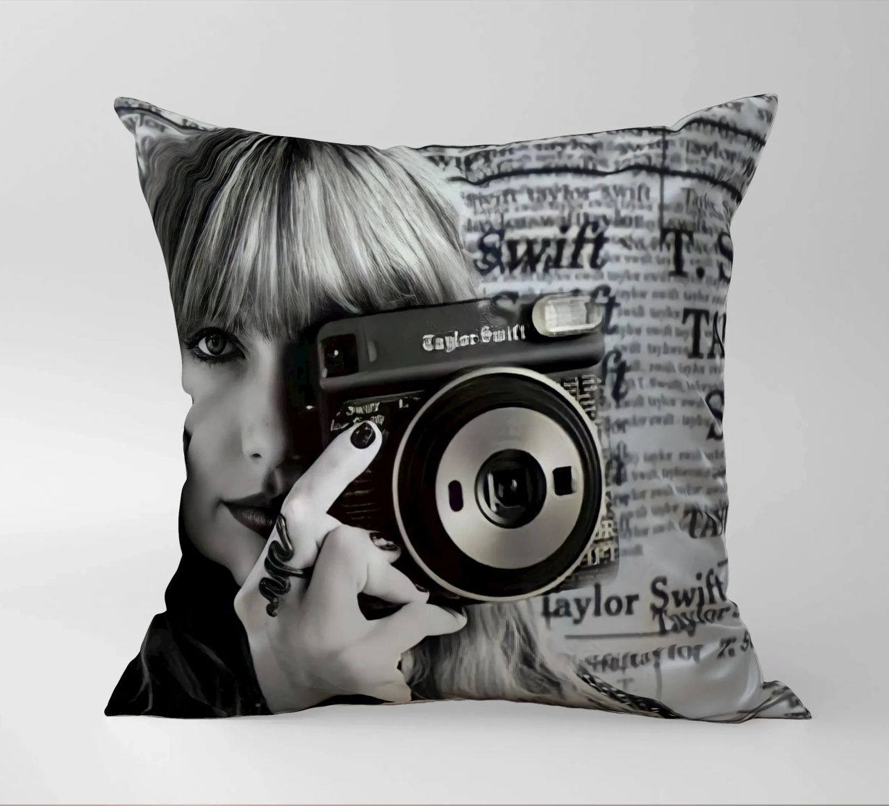 Taylor swift and clasic camera cuscino da avissta