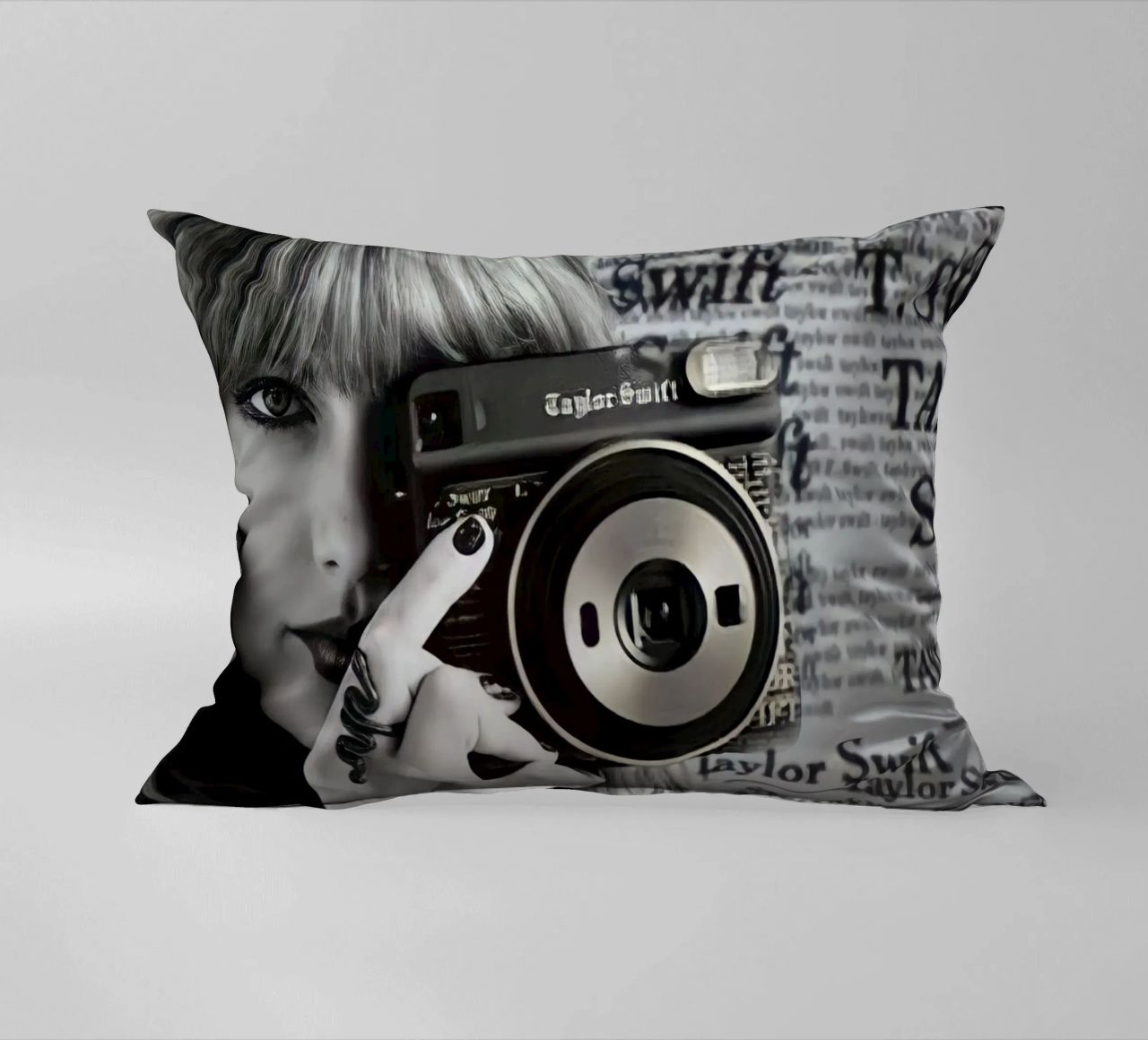 Taylor swift and clasic camera cuscino da avissta