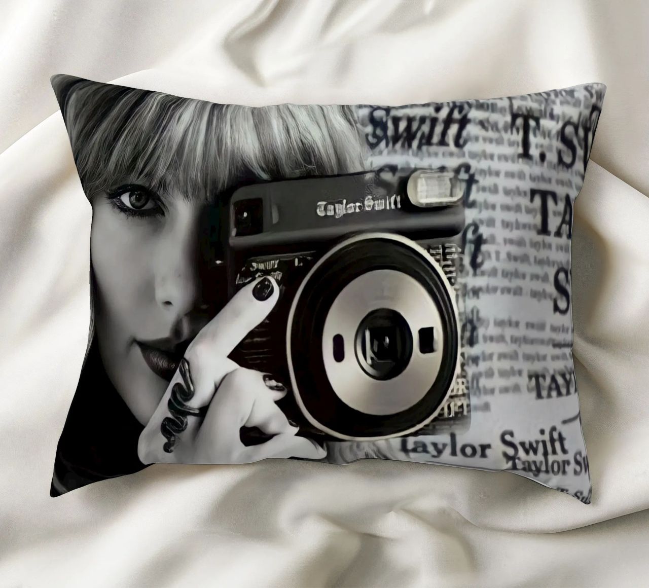 Taylor swift and clasic camera cuscino da avissta