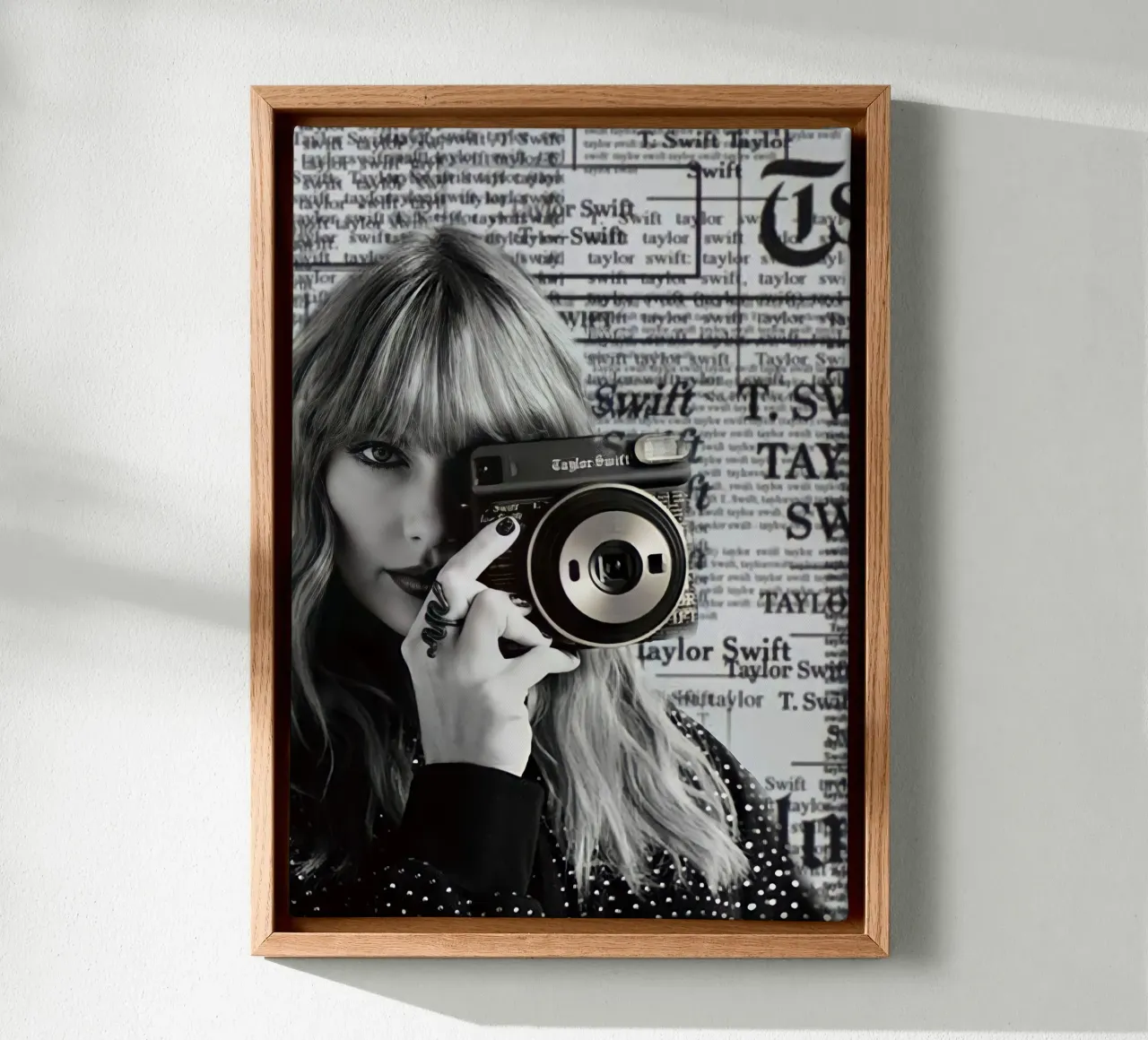 Taylor swift and clasic camera lienzo de avissta