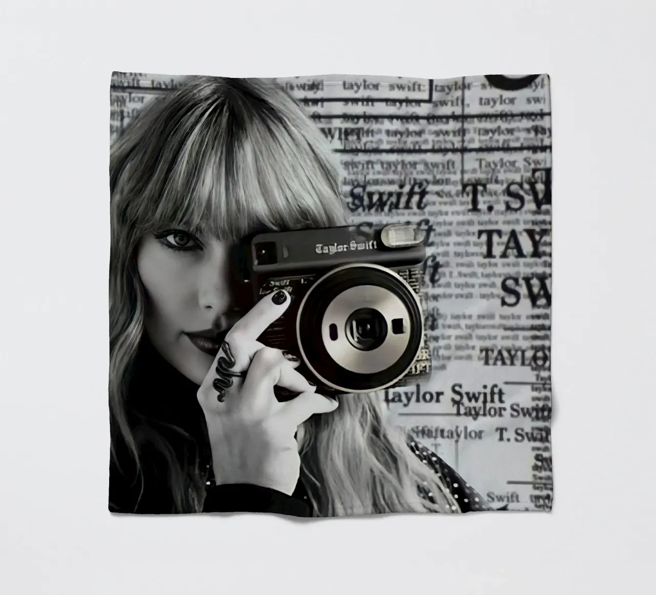 Taylor swift and clasic camera Fleecedecke von avissta