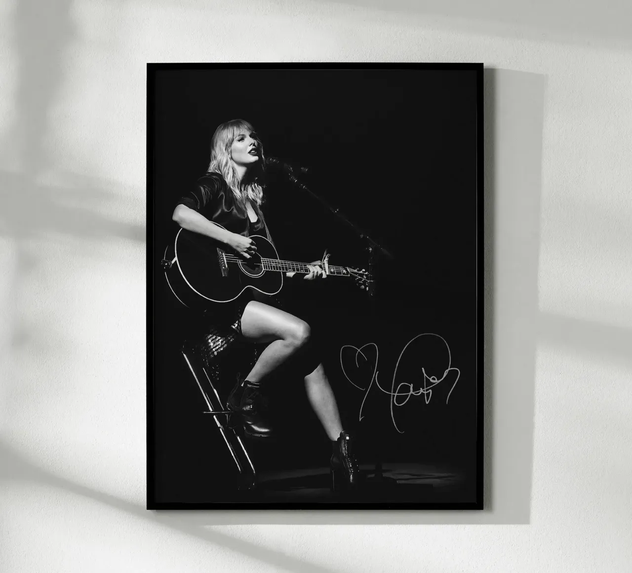 Taylor Swift perform with guitar carta hahnemühle da avissta