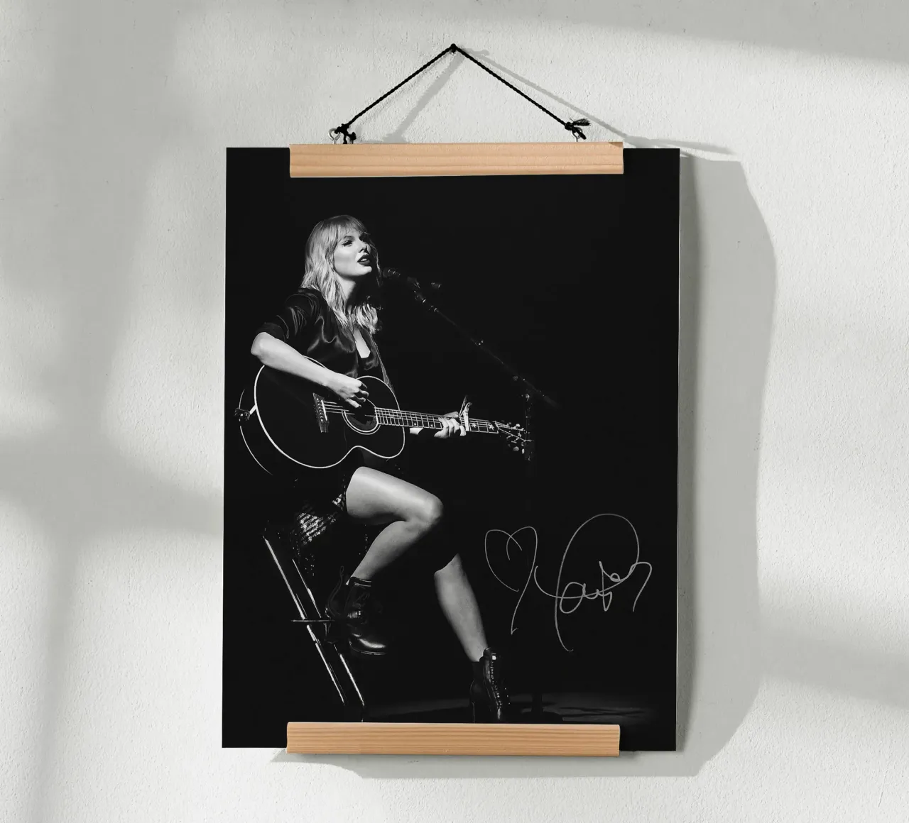Taylor Swift perform with guitar carta hahnemühle da avissta