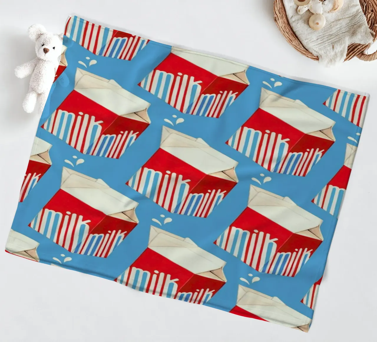 Lunch Patterns Milk Blue coperta in pile da Kelly Gilleran