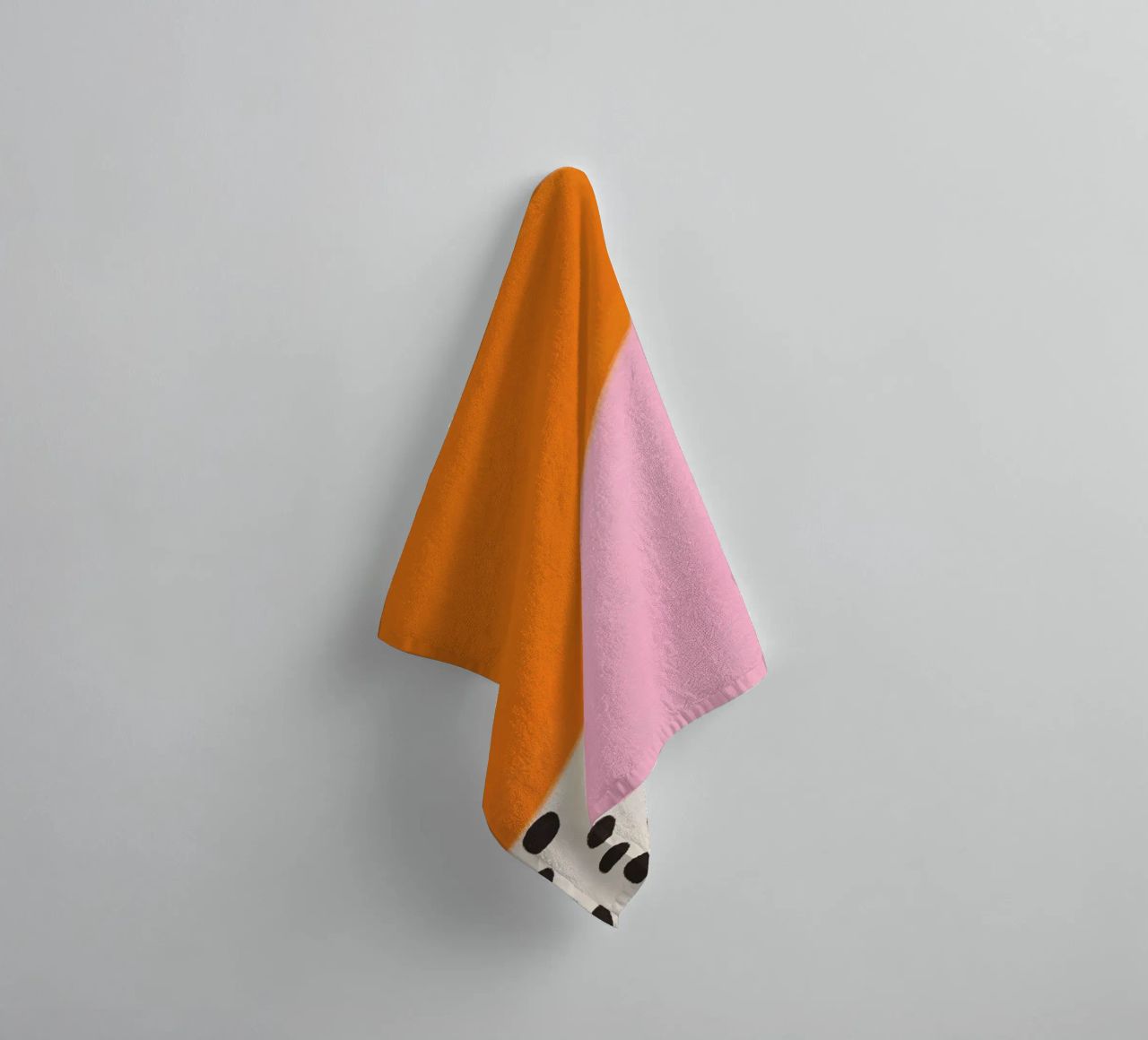 Sunny dot pattern towel by Carinaprint
