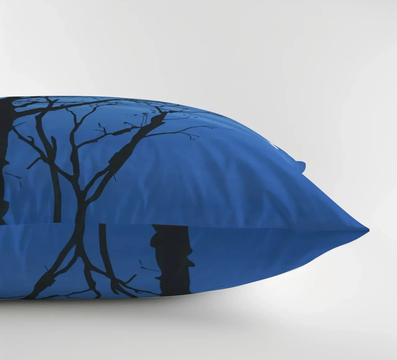 Cielo blu a mezzaluna cuscino da Little Dean