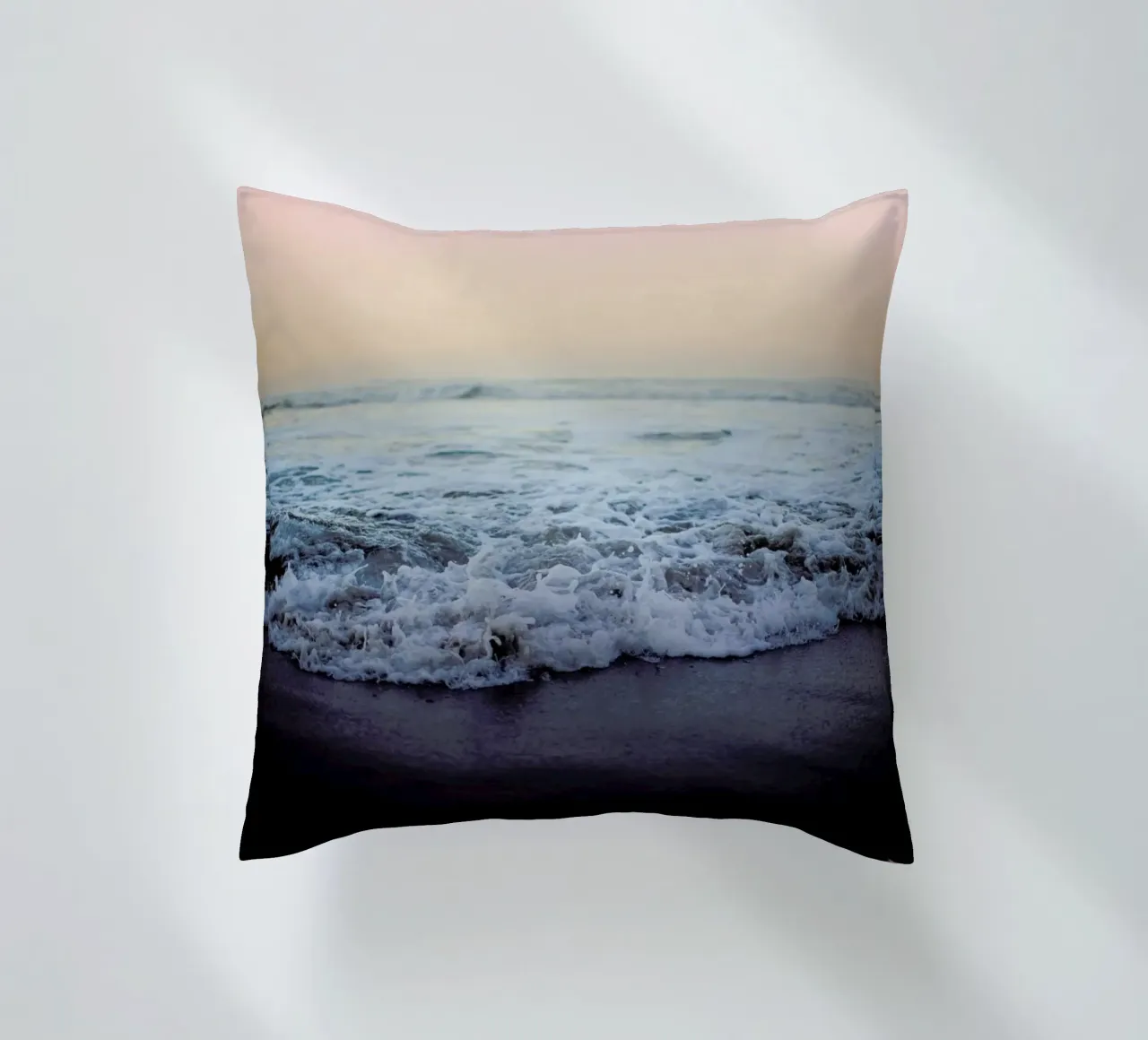 Crash into me cuscino da Leah Flores