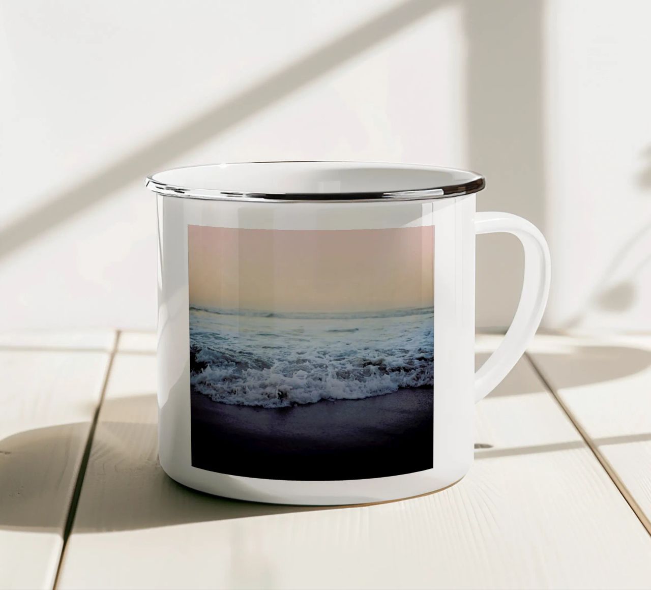 Crash into me tazza in smalto da Leah Flores