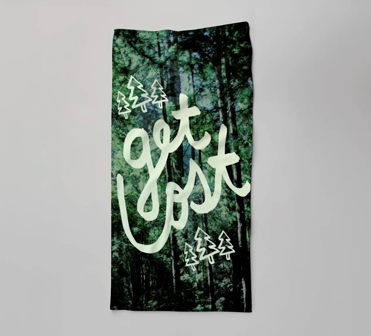 Get Lost Forest asciugamano da bagno da Leah Flores