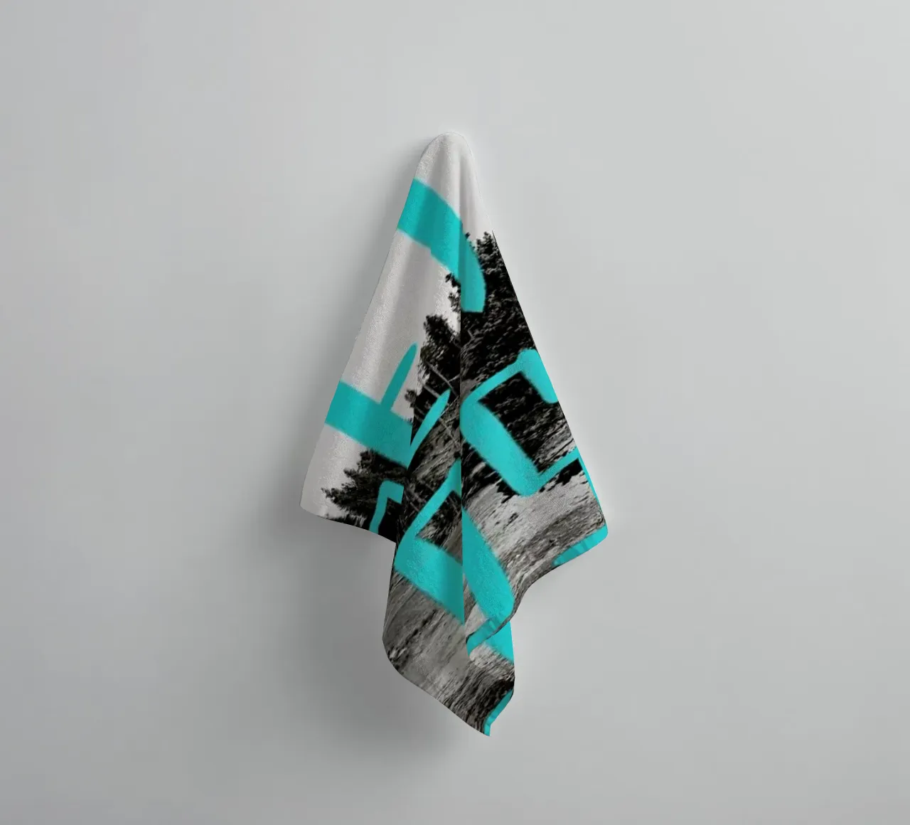 Get Lost - Teal asciugamano da bagno da Leah Flores