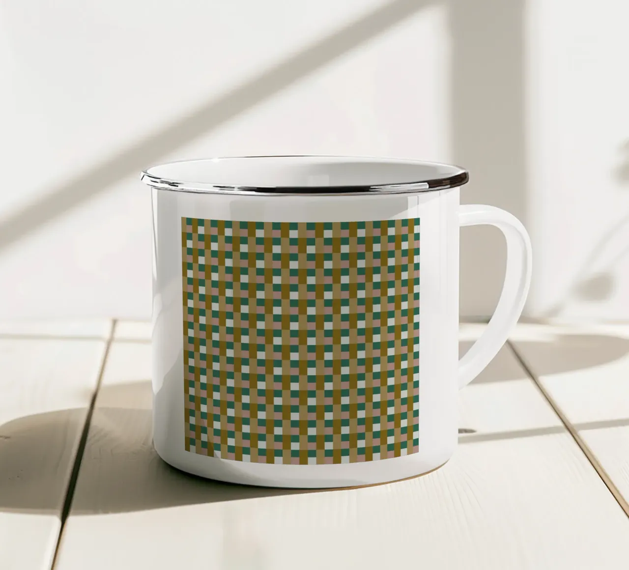 Motivo a scacchiera verde e marrone senza cuciture tazza in smalto da Little Dean