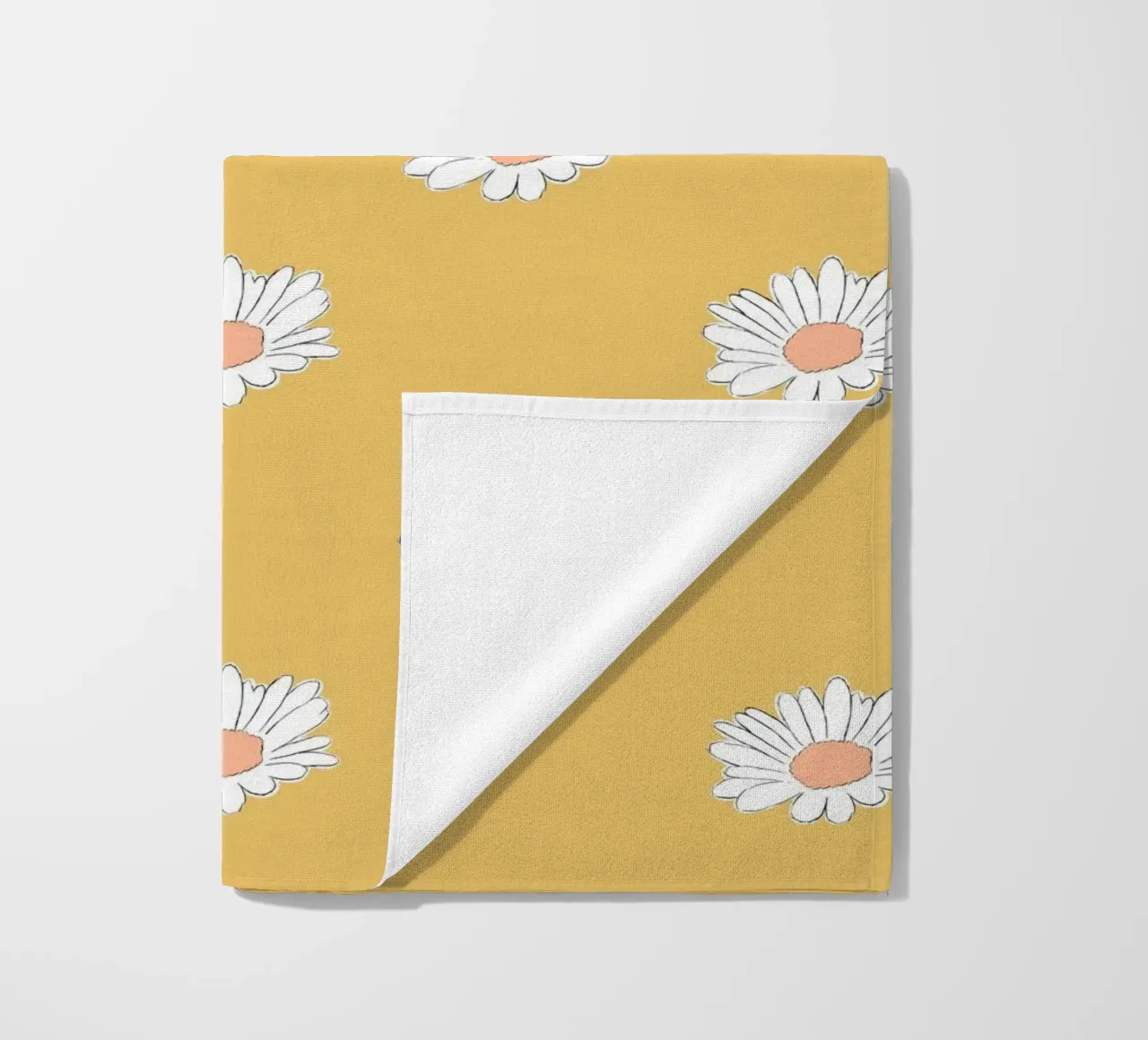 Margeriten pastell gelb beach towel by BAINAI