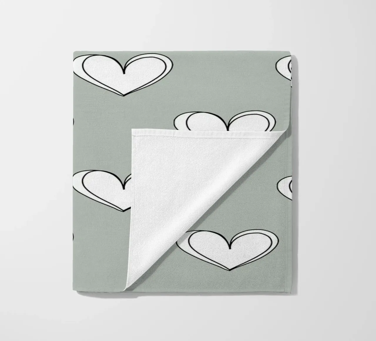 Minimalist hearts on green telo mare da BAINAI