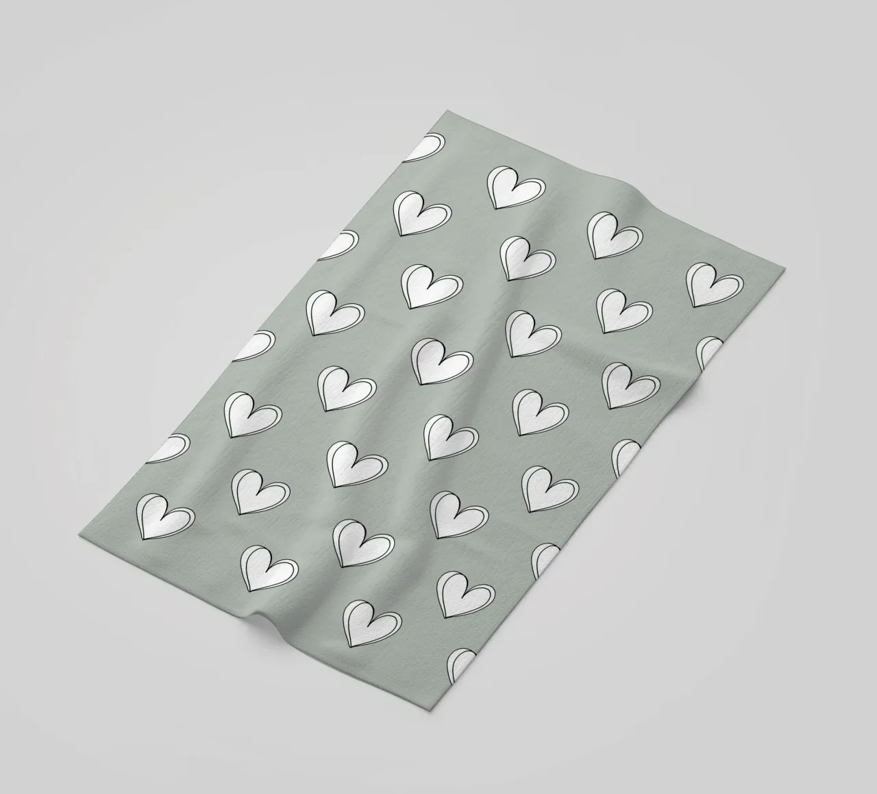 Minimalist hearts on green telo mare da BAINAI