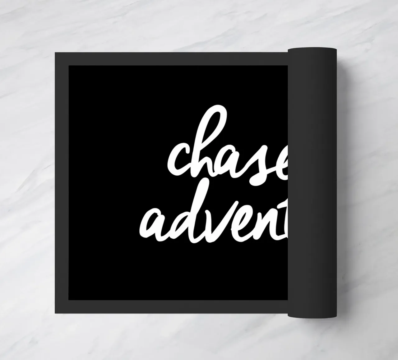 Chase Adventure Design tipografico in bianco e nero zerbino da THE MOTIVATED TYPE