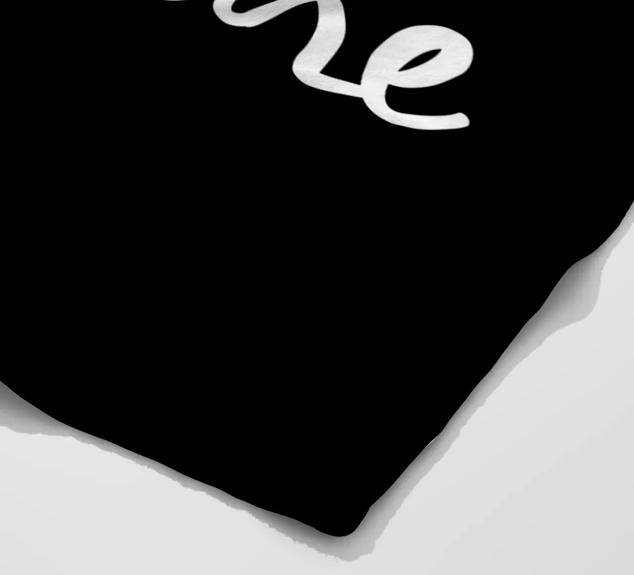 Chase Adventure Design tipografico in bianco e nero coperta in pile da THE MOTIVATED TYPE