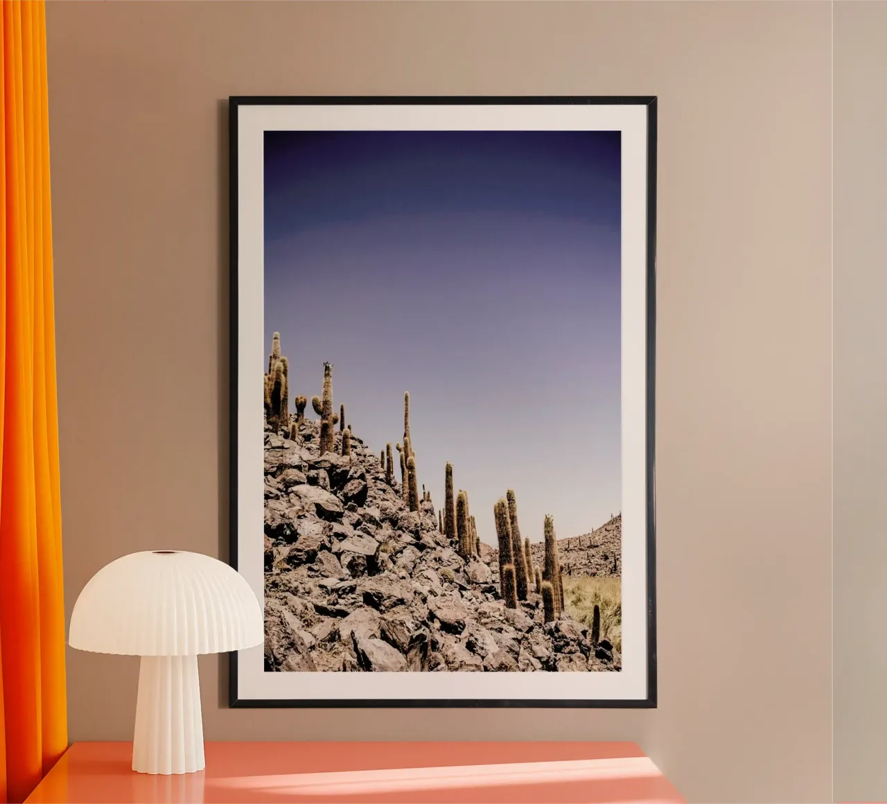 Atacama Cacti Family poster con telaio in legno da Chris Abatzis