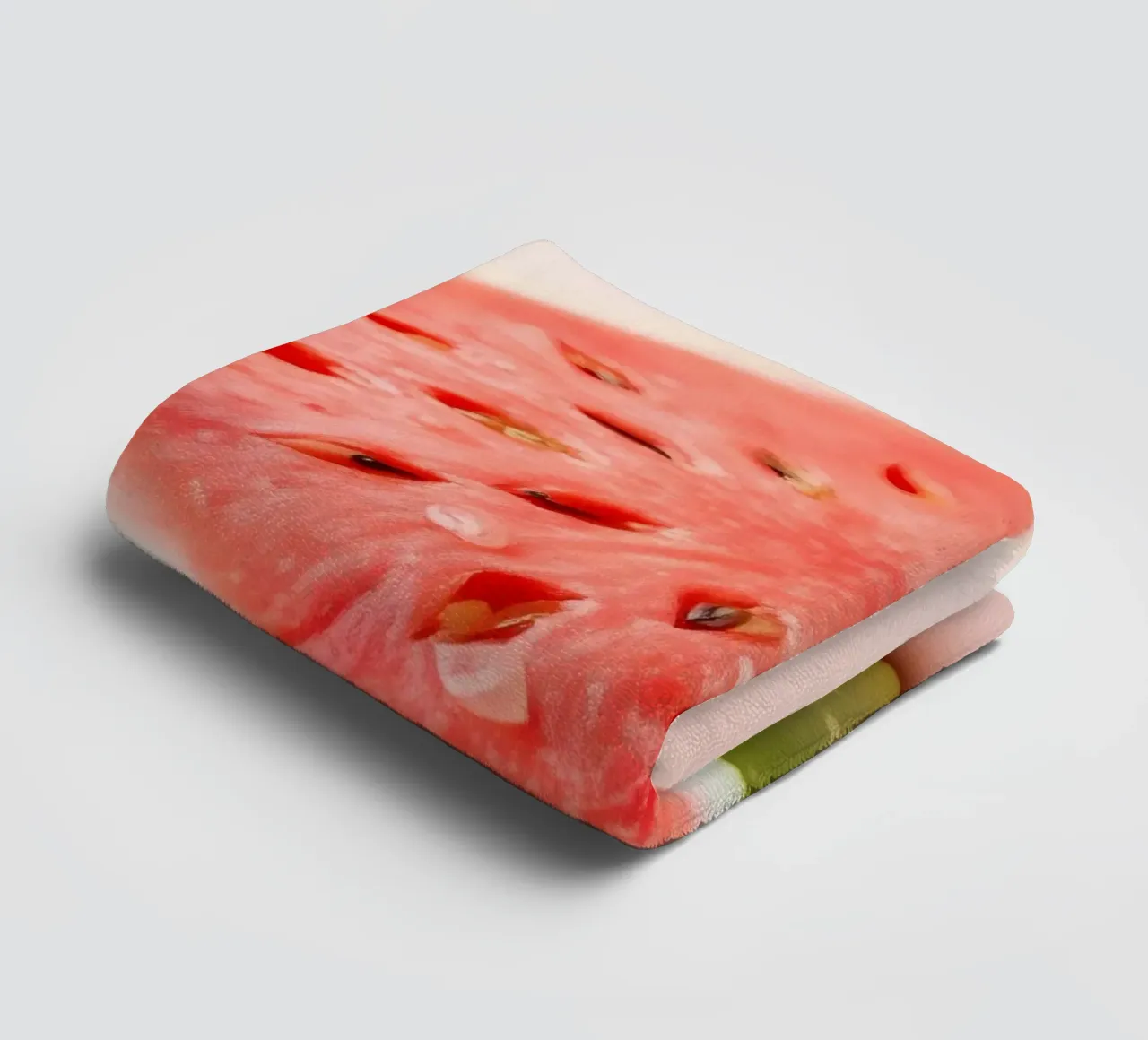 Moitié de pastèque fraîchement coupée d'un rouge éclatant serviette de bain de DesignDoodle