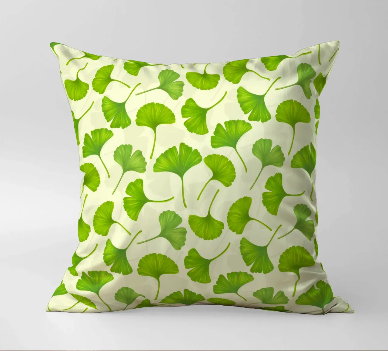Foglie di ginkgo su bianco sporco cuscino da Painted Nature