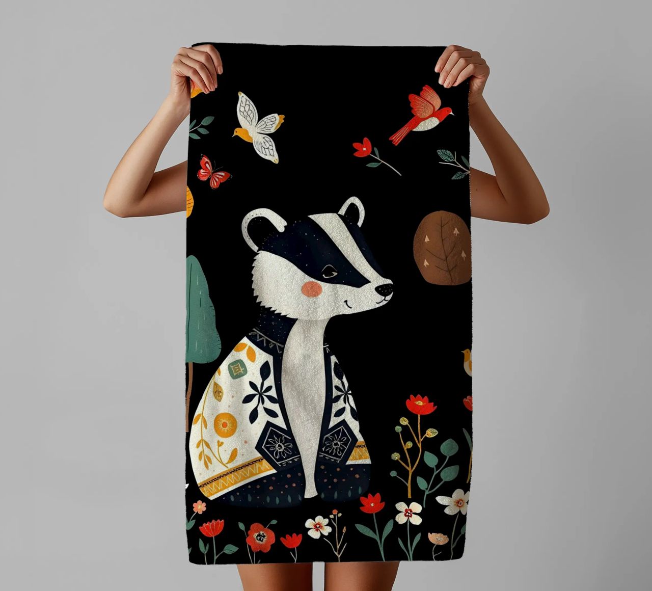 TASSO E UCCELLI IN UN BOSCO asciugamano da bagno da COLLEEN CRAFTS