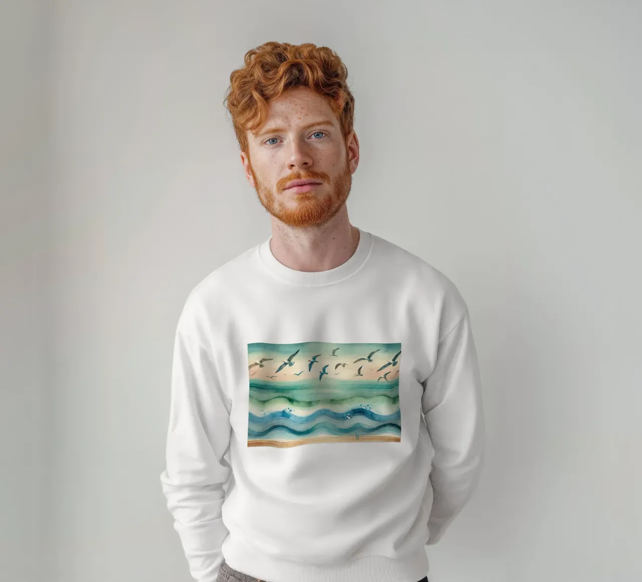 Möwen schweben über den Wellen im Art déco Sweatshirt von Chromatic Fusion Studio