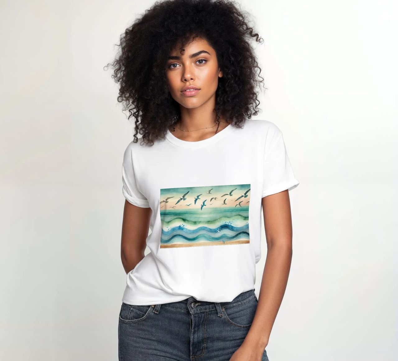 Zeemeeuwen zweven boven de golven in Art Deco dames t-shirt getailleerd van Chromatic Fusion Studio