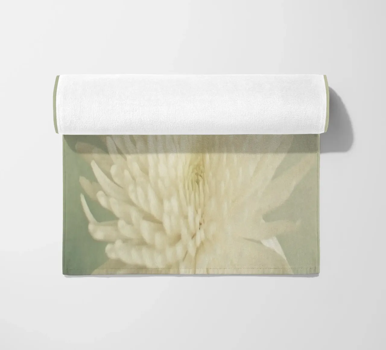 Bleke schoonheid strandhanddoek van Cassia Beck Photography