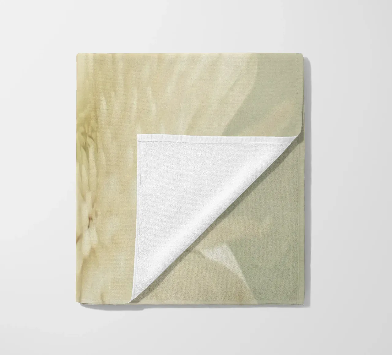 Bleke schoonheid strandhanddoek van Cassia Beck Photography
