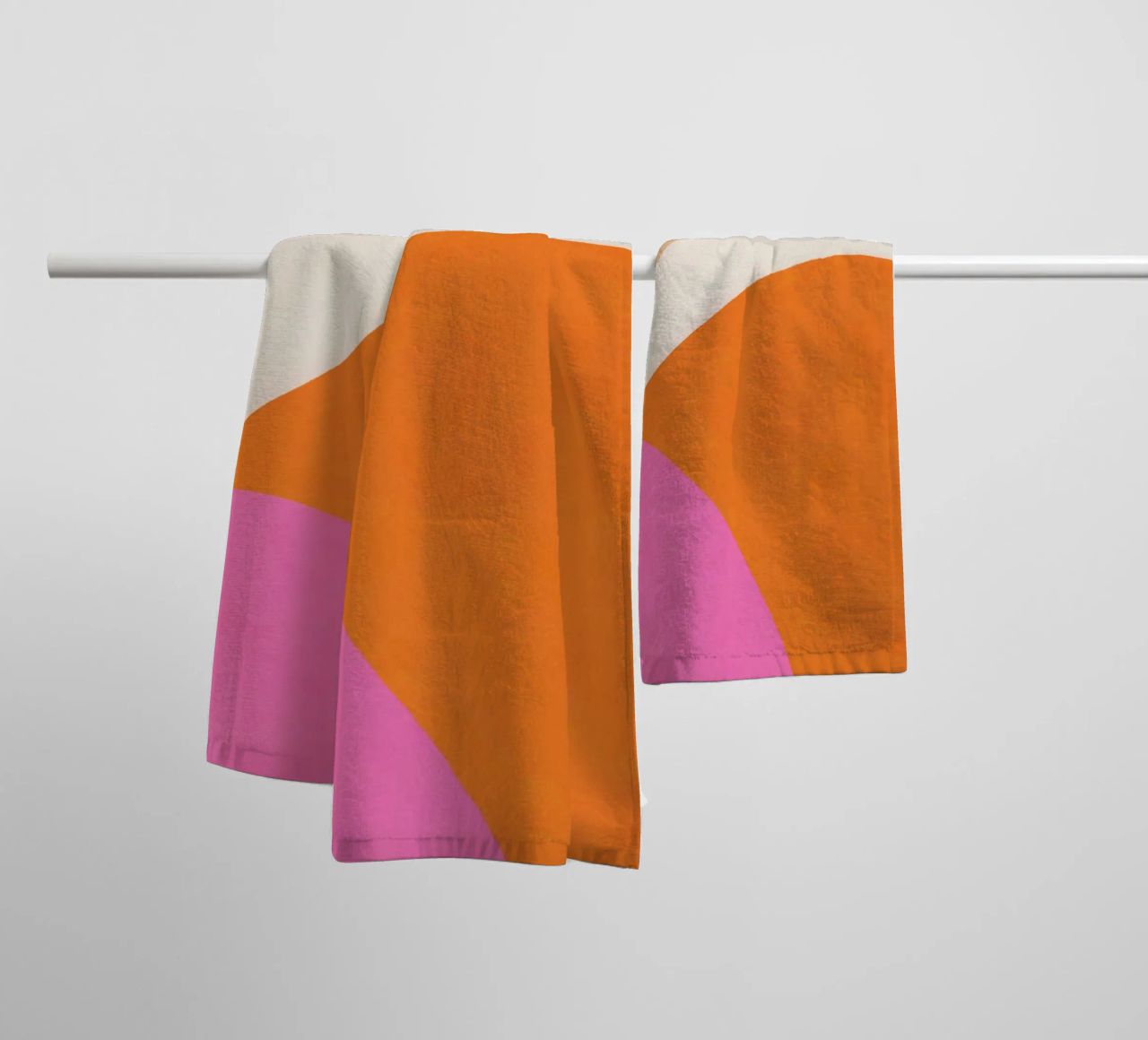 Creative points in summer towel by Carinaprint